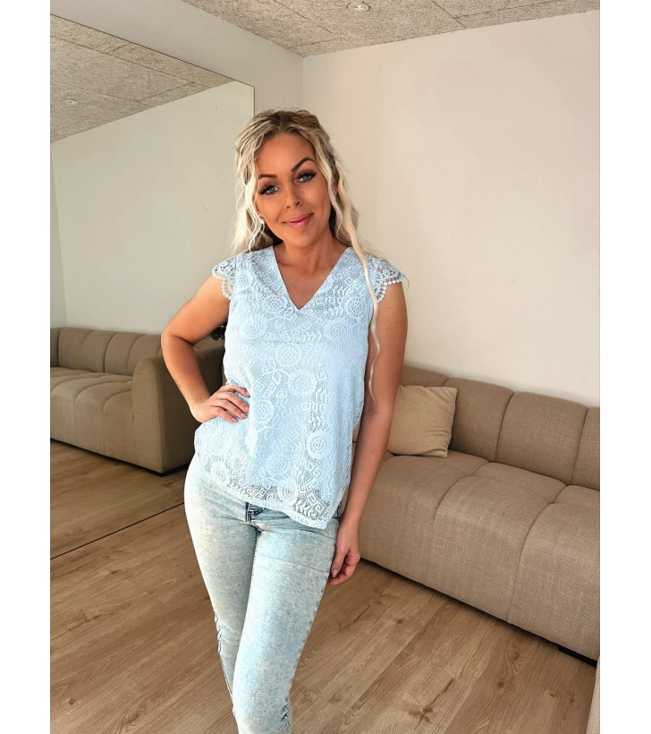 Olline v-neck blonde top
