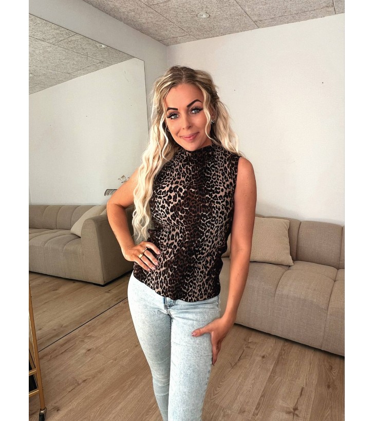 Flora leopard top