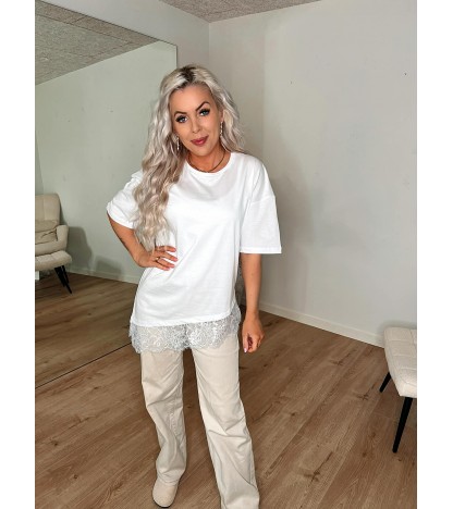 Easy assymetrisk t-shirt m. blondekant hvid