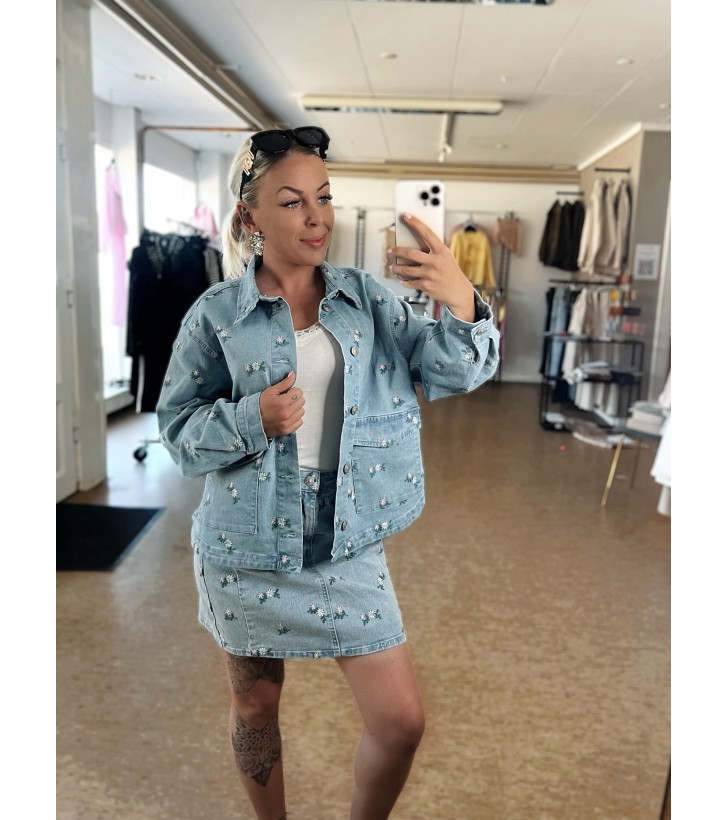 Flora Denim Jakke M. Broderinger