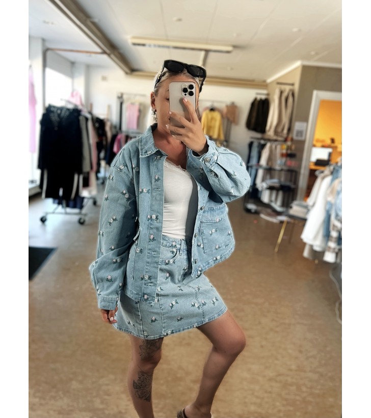 Flora Denim Jakke M. Broderinger